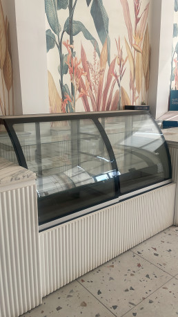 Buy ثلاجة عرض للحلويات 