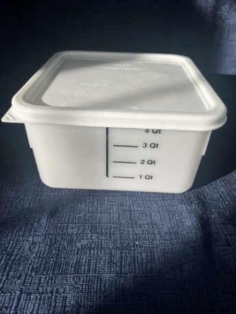 Buy Rubbermaid- 9F04+6509 -  Square Plastic Container with Lid 3.8L